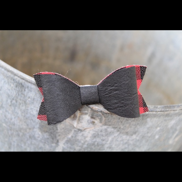 Black and red buffalo plaid hair bow - Picture 1 of 1